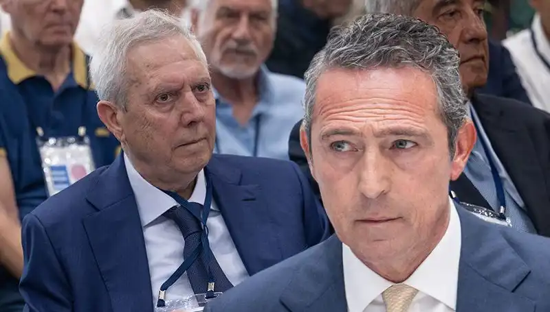 Fenerbahçe Divan Kurulu'nda Aziz Yıldırım'ın Gergin Adaylık Açıklaması