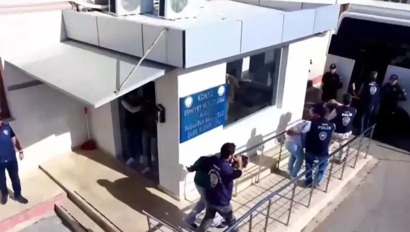 Türkiye Genelinde Dolandırıcılık Operasyonu: 13 Kişi Tutuklandı