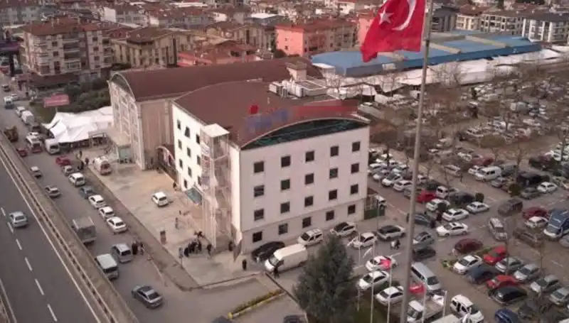 Özel Hastaneye Deprem Mührü: "Perde Betonları Kestiler" İddiası Ortaya Çıktı!