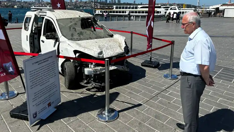15 Temmuz'un İzleri: Tankla Ezilmiş Araçlar Sergileniyor