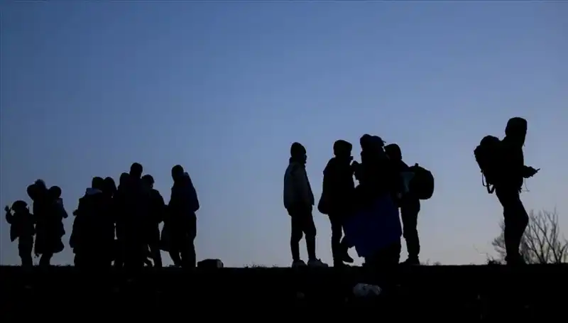 Edirne'de Düzensiz Göçmenler: 21 Kişi Yakalandı, Gözaltına Alındı!