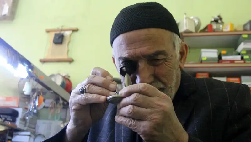 Yarım Asrın Hikayesi: Zamanı Durdurmaya Çalışan Usta Esnaf