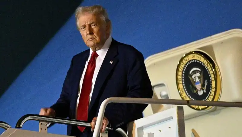 Katar’dan Trump’a Uçan 400 Milyon Dolarlık Saray Jetinin Görüntüleri Yayınlandı!