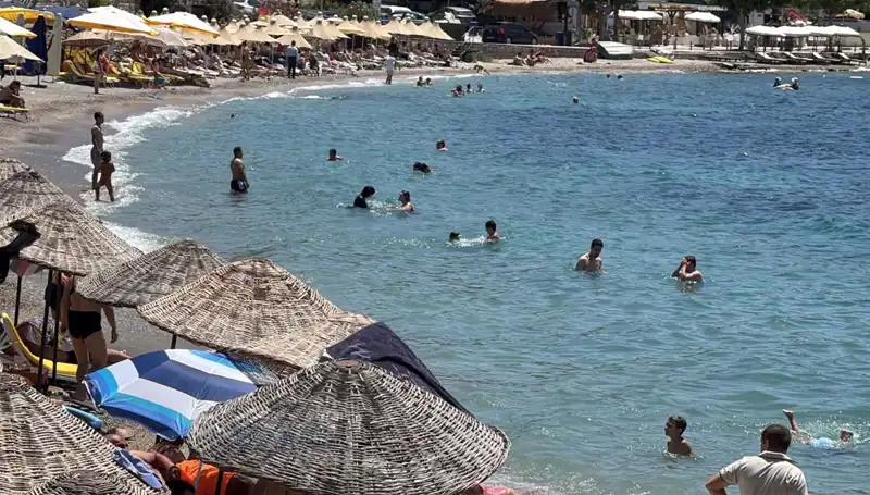 Hava Sıcaklığı 36 Dereceyi Buldu: Kalabalık Plajlar Serinletici Alternatifler Arıyor