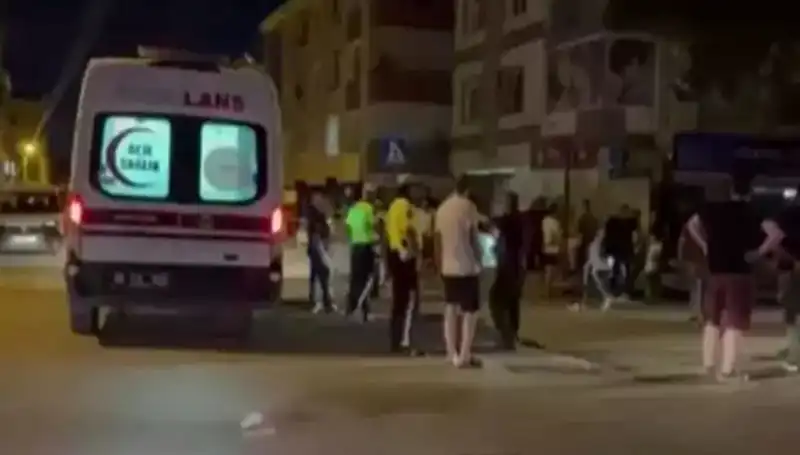 Alkollü Sürücü Kamyonetle Tartıştığı Yayaları Ezerek Kaçtı