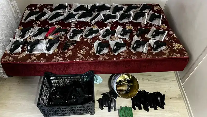 Gaziantep'te Şok: 45 Silah ve El Bombası Ele Geçirildi