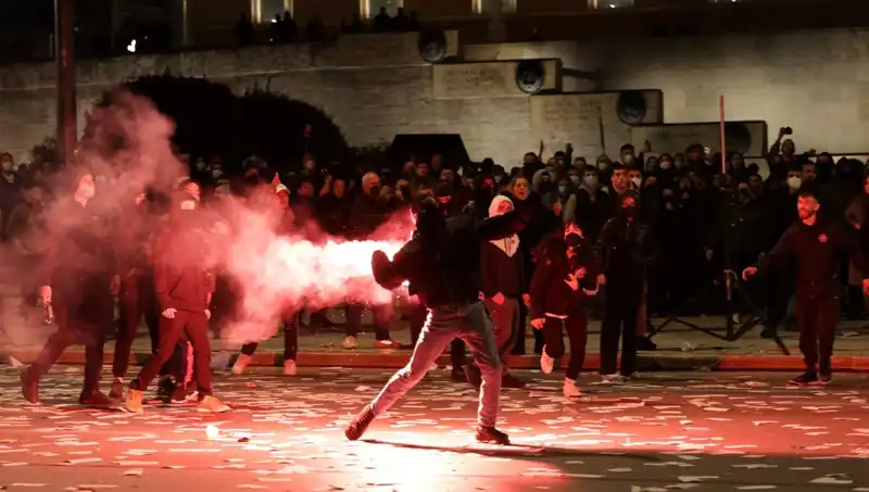 Yunanistan'da Hükümet Gensorusu: Atina Sokaklarında Büyük Protestolar Yaşanıyor