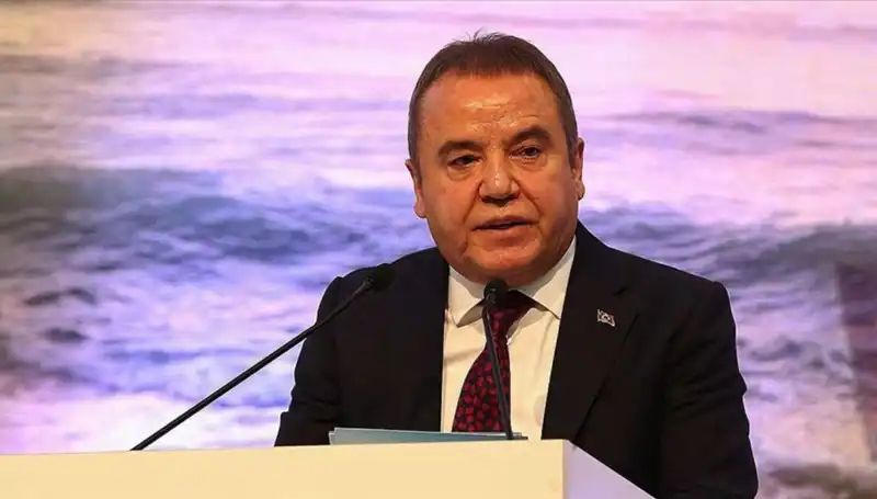 Antalya’nın Geleceğine Yön Veren İsim: Muhittin Böcek'in Sıradışı Yaşam Hikayesi