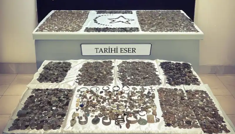Sınır Kapısında Dev Kontrabandaya Geçit Yok: 12 Bin 770 Tarihi Eser Ele Geçirildi