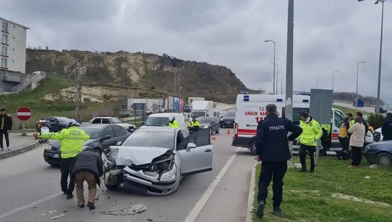 Sinop'ta Otomobil Çarpışması: Çok Sayıda Yaralı ve Kaza Detayları