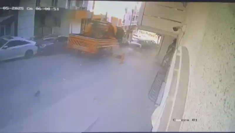 Kontrolden Çıkan Vinç, Feci Kaza ile 23 Araca Çarptı