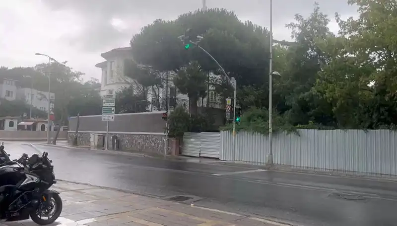 İstanbul'da Beklenen Sağanak Yağış Başladı: Neler Oluyor?
