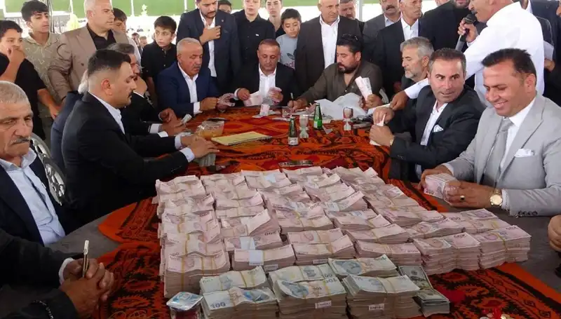 Aşiret Düğününde Hayaller Gerçek Oluyor: Gelin 1,5 Kilo Altın, Damat 7,5 Milyon TL Aldı!