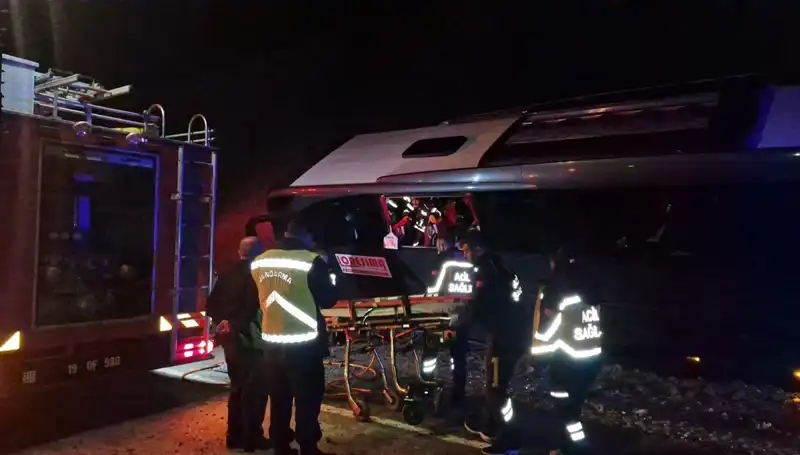 Festival Sonrası Dönüş Yolu Faciası: Otobüs Kazasında 23 Yaralı