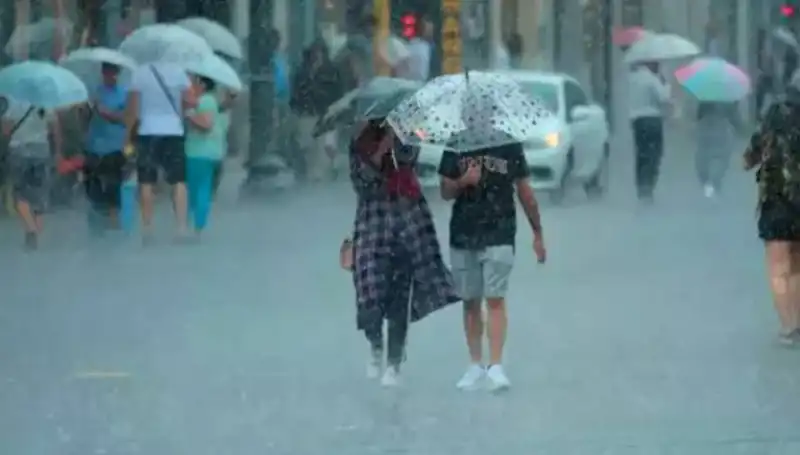 Meteoroloji'nin Son Uyarıları: Yangın Bölgesinde Rüzgar, İstanbul'da Sağanak Yağış Bekleniyor