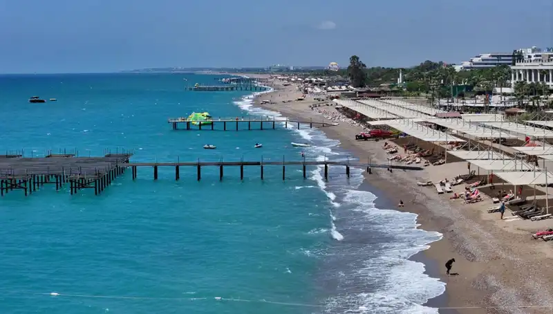 Antalya'da Güneşli Hava: Plajlar Dolup Taşacak mı?