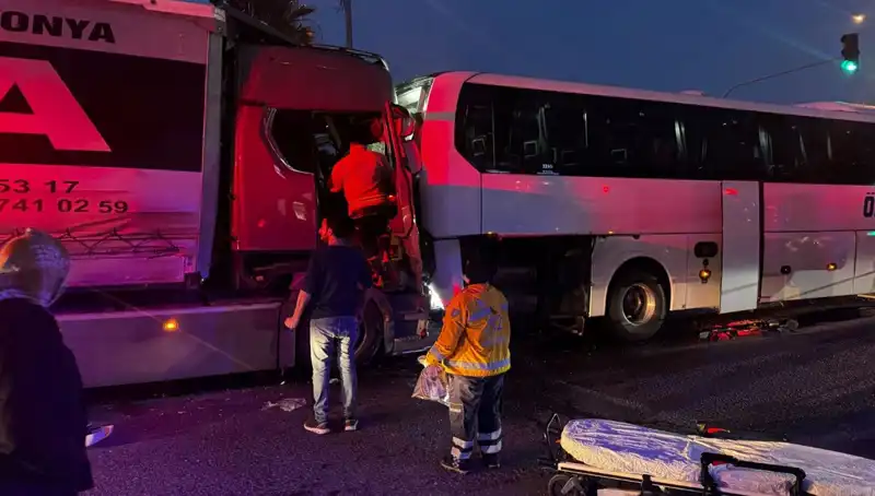 4 Araçlı Zincirleme Kaza: 1 Kişi Hayatını Kaybetti