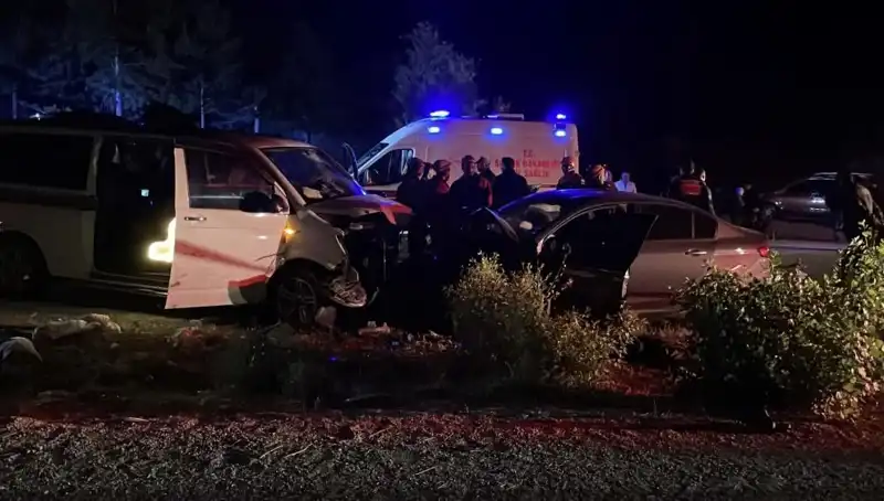 Ters Yön Faciası: Kafa Kafaya Çarpışan Araçlar Sonucu Drama Dönüştü