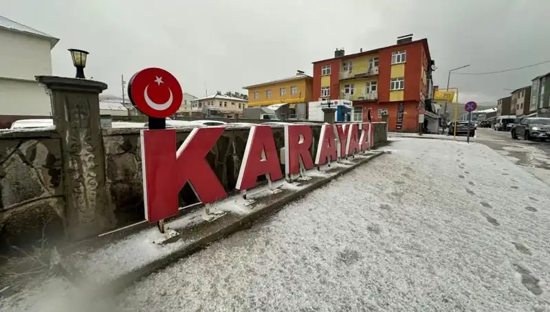 Temmuzda Gelen Kar: Sürücüler Beyaz Kışa Hazırlıksız Yakaladı!