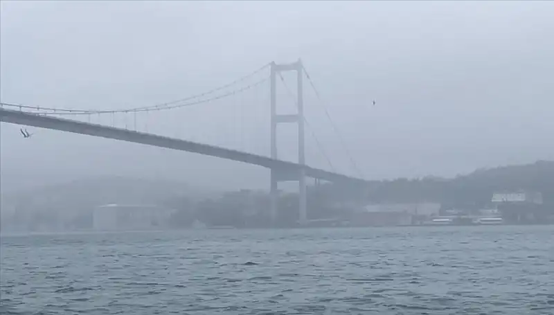 İstanbul Boğazı'nda Gemi Trafiğine Sis Engeli: Seferler Durma Noktasında