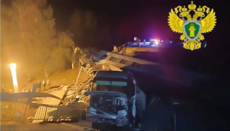 Rusya'da Faciaya Yol Açan Köprü Çökmeleri: 7 Kayıp ve Tren Kazası