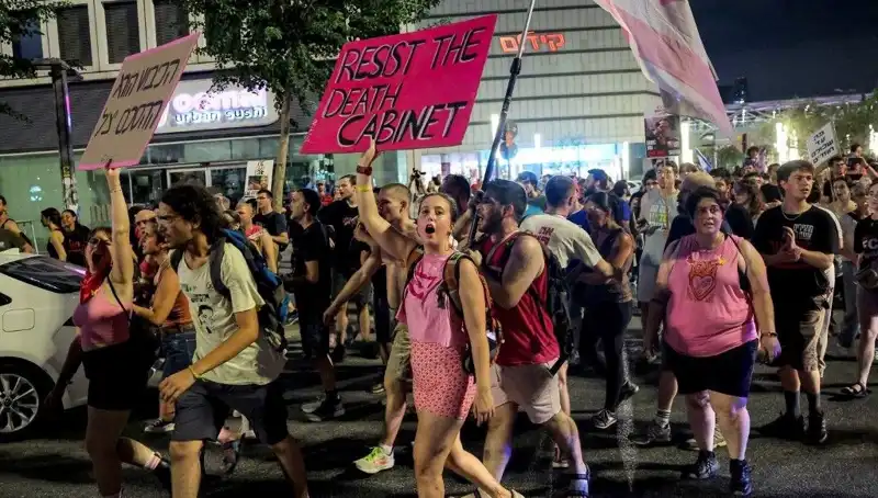 Tel Aviv'de On Binler Netanyahu'ya Karşı Sokağa Döküldü: Protesto Dalgalanıyor