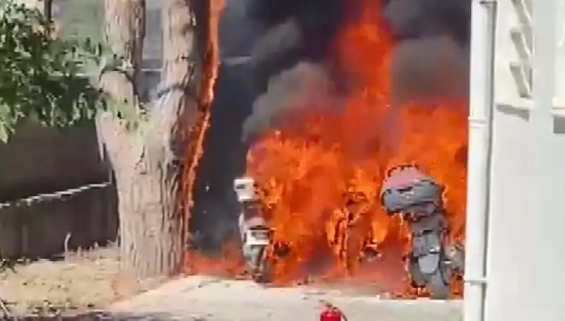 Park Halindeki 6 Motosiklet Yangını, Olay Yerinde Dumanlar Yükseldi!