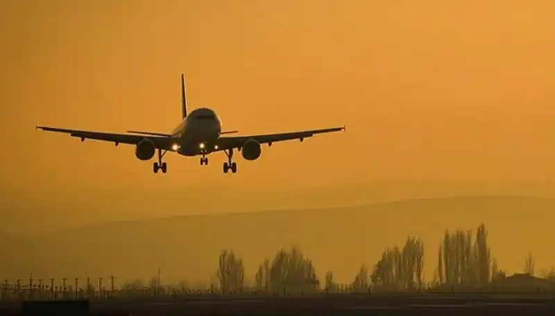 Çin Hava Yolları Uçağı Zorunlu İniş Yaptı: Sır Perdesi Aralanıyor!