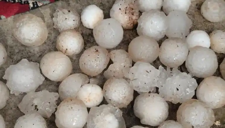Şanlıurfa'da Yaz Ortasında Kar Topu Büyüklüğünde Dolu Yağdı