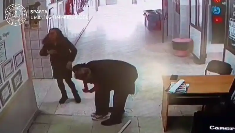 Öğretmenin Cesaretle Kurtardığı Öğrenci: Heimlich Manüversi Hayat Kurtardı!