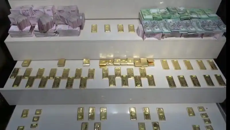 Van Havalimanı’nda Kaçak Altın ve Yüksek Miktarda Para Ele Geçirildi