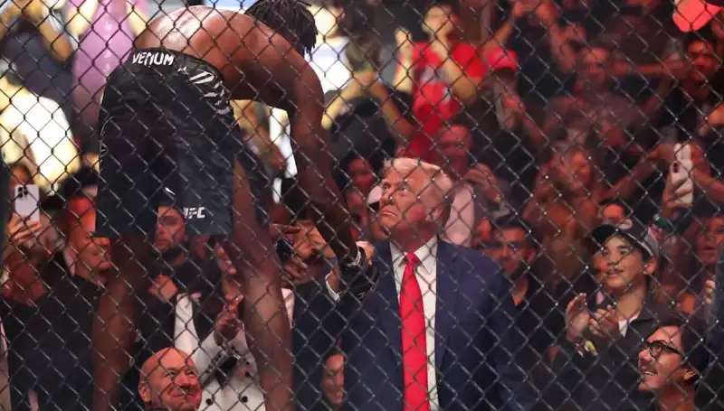 Trump, Beyaz Saray Bahçesinde Sıradışı UFC Maçı Düzenliyor!
