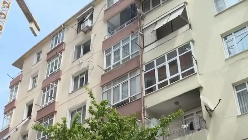İstanbul'da Kolonları Patlayan 96 Dairelik Site Acil Tahliye Edildi!
