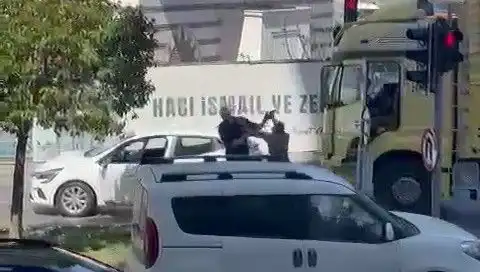 İstanbul Trafiğinde Çekiçli Dehşet: Olayın Ayrıntıları Şaşırtıyor!