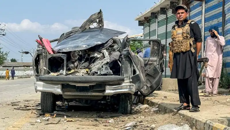 Pakistan'da Patlama: Hükümet Yetkilileri ve Polis Memurlarını Vuran Saldırı